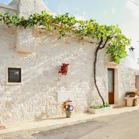 Trulli Borgo Lamie * לוקורוטונדו