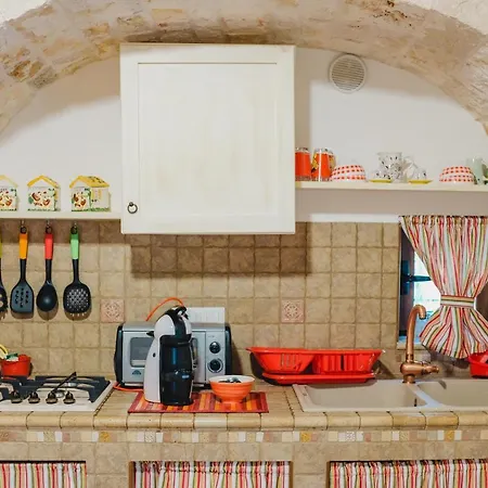 Trulli Borgo Lamie בית נופש לוקורוטונדו